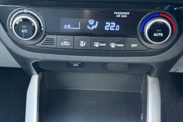 Hyundai i10 1.0 MPi Premium 5dr Auto 