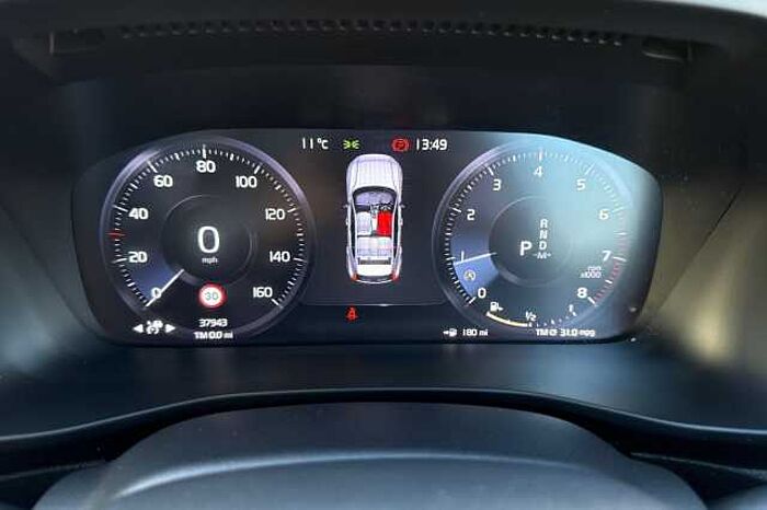 Volvo XC40 2.0 T5 R DESIGN Pro 5dr AWD Geartronic 