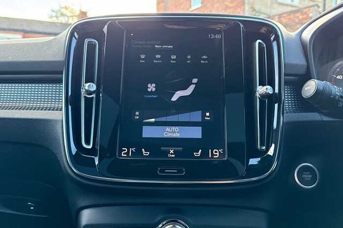 Volvo XC40 2.0 T5 R DESIGN Pro 5dr AWD Geartronic 