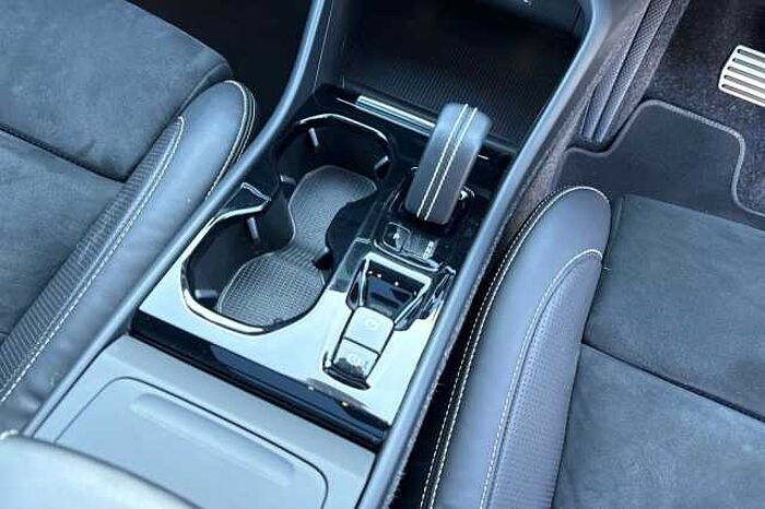 Volvo XC40 2.0 T5 R DESIGN Pro 5dr AWD Geartronic 