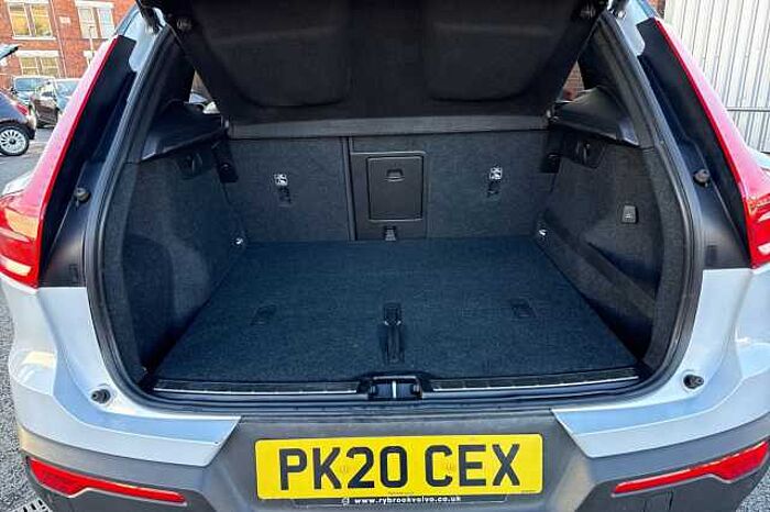 Volvo XC40 2.0 T5 R DESIGN Pro 5dr AWD Geartronic 