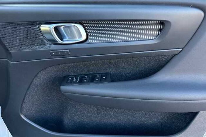 Volvo XC40 2.0 T5 R DESIGN Pro 5dr AWD Geartronic 