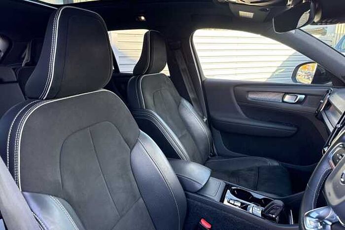 Volvo XC40 2.0 T5 R DESIGN Pro 5dr AWD Geartronic 