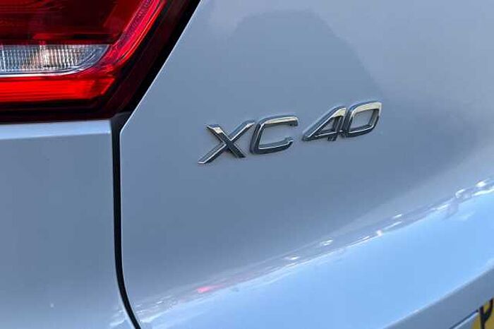 Volvo XC40 2.0 T5 R DESIGN Pro 5dr AWD Geartronic 