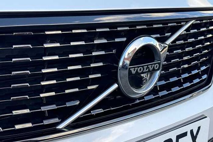 Volvo XC40 2.0 T5 R DESIGN Pro 5dr AWD Geartronic 