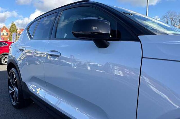 Volvo XC40 2.0 T5 R DESIGN Pro 5dr AWD Geartronic 