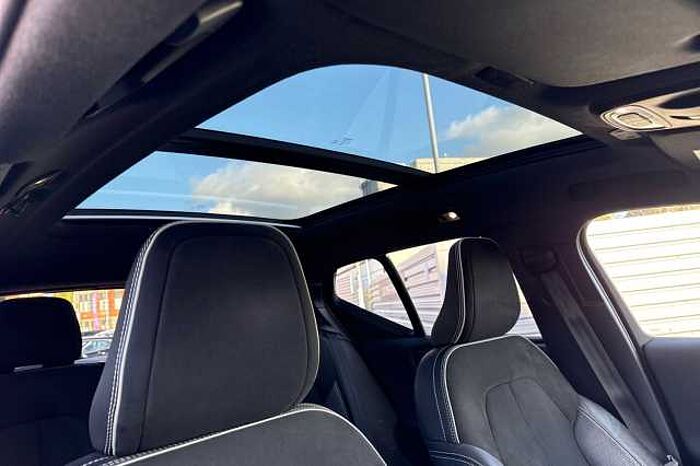 Volvo XC40 2.0 T5 R DESIGN Pro 5dr AWD Geartronic 