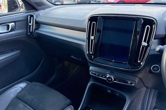 Volvo XC40 2.0 T5 R DESIGN Pro 5dr AWD Geartronic 
