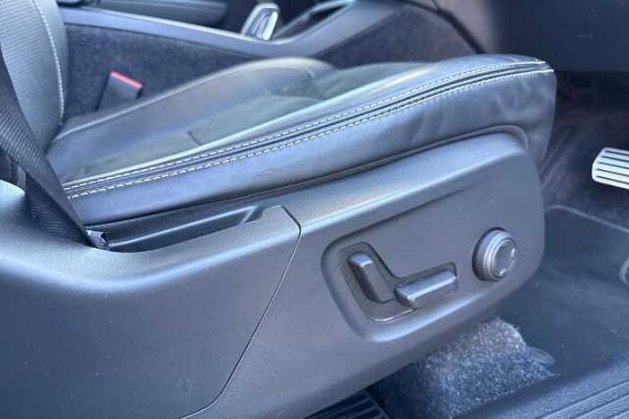 Volvo XC40 2.0 T5 R DESIGN Pro 5dr AWD Geartronic 