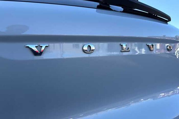 Volvo XC40 2.0 T5 R DESIGN Pro 5dr AWD Geartronic 