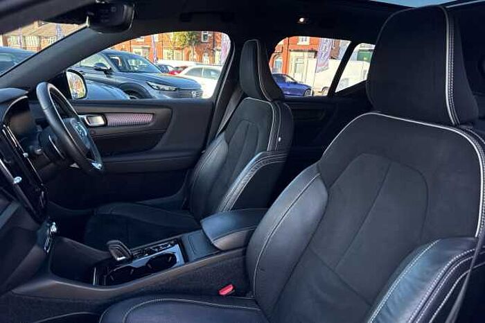 Volvo XC40 2.0 T5 R DESIGN Pro 5dr AWD Geartronic 