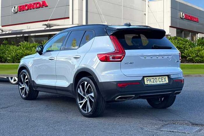 Volvo XC40 2.0 T5 R DESIGN Pro 5dr AWD Geartronic 