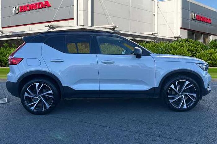Volvo XC40 2.0 T5 R DESIGN Pro 5dr AWD Geartronic 