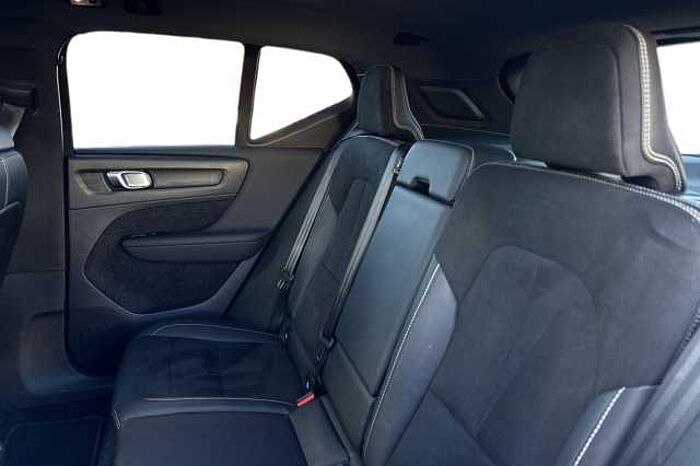 Volvo XC40 2.0 T5 R DESIGN Pro 5dr AWD Geartronic 