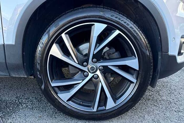Volvo XC40 2.0 T5 R DESIGN Pro 5dr AWD Geartronic 
