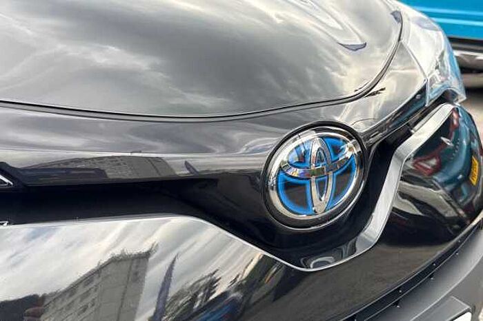 Toyota C-HR 2.0 Hybrid Design 5dr CVT 