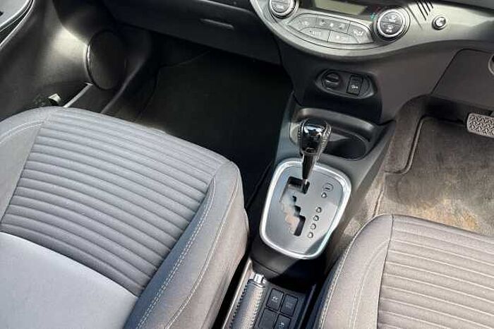 Toyota Yaris 1.5 Hybrid Icon Tech 5dr CVT 