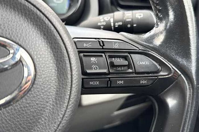 Toyota Yaris 1.5 Hybrid Excel 5dr CVT 