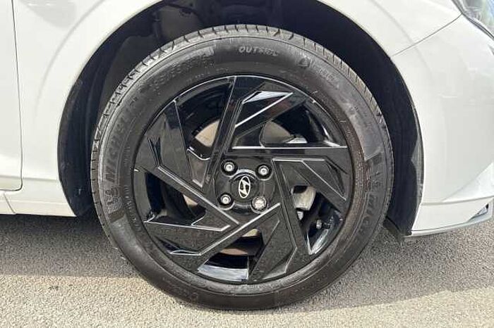 Hyundai i20 1.0T GDi 90 Black Line 5dr DCT 